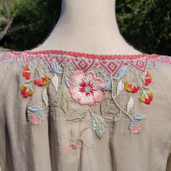 Nwt Johnny Was embroidered Top Tunic S M Taupe Pink Exclusive Color Combo - Picture 4 of 6